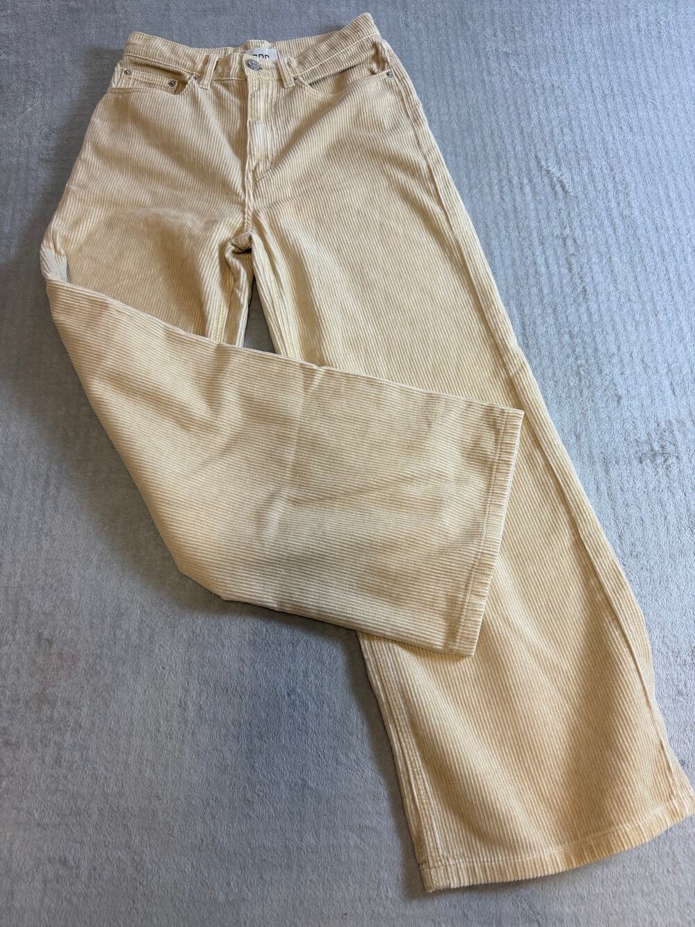 BDG Urban Outfitters High & Wide Corduroy Jeans Cream Size 26 Wide Leg